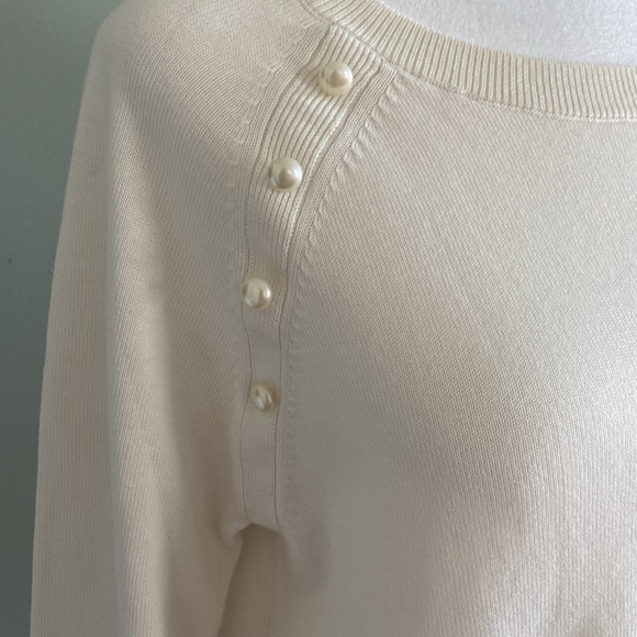 NWT Banana Republic Ivory Button Detail Sweater Forever Yarn Size Medium - Picture 2 of 10